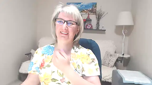 Snapshot of FleurMays chatting on 18, 5, 2026 FleurMays online show from 18, 5, 2026