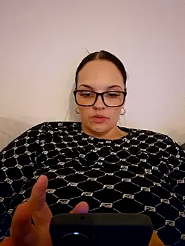 Jujuicy 97 online show from 15, 4, 2026