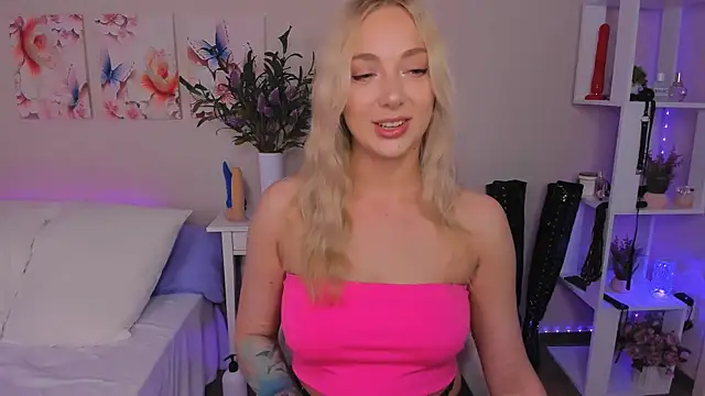 Snapshot of MissLisaX chatting on 23, 6, 2026 MissLisaX online show from 23, 6, 2026