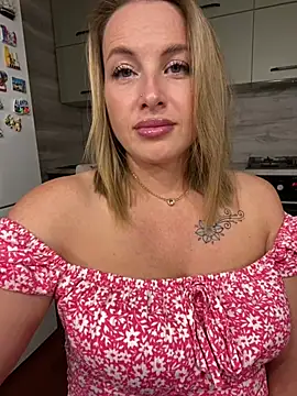 Snapshot of Cute_Hot_Alice chatting on 21, 6, 2026 Cute Hot Alice online show from 21, 6, 2026