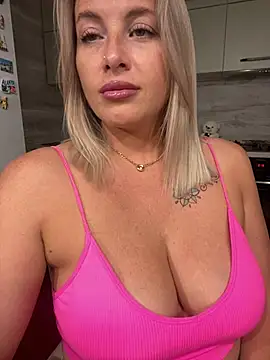 Snapshot of Cute_Hot_Alice chatting on 4, 7, 2026 Cute Hot Alice online show from 4, 7, 2026