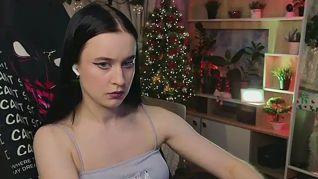 KiraLiLime online show from 5, 3, 2025