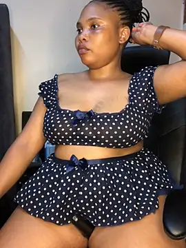 Snapshot of Anaelle24 chatting on 5, 2, 2026 Anaelle24 online show from 5, 2, 2026