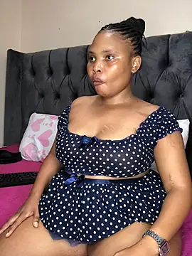 Snapshot of Anaelle24 chatting on 9, 2, 2026 Anaelle24 online show from 9, 2, 2026