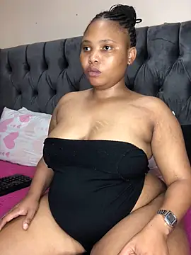 Snapshot of Anaelle24 chatting on 23, 2, 2026 Anaelle24 online show from 23, 2, 2026