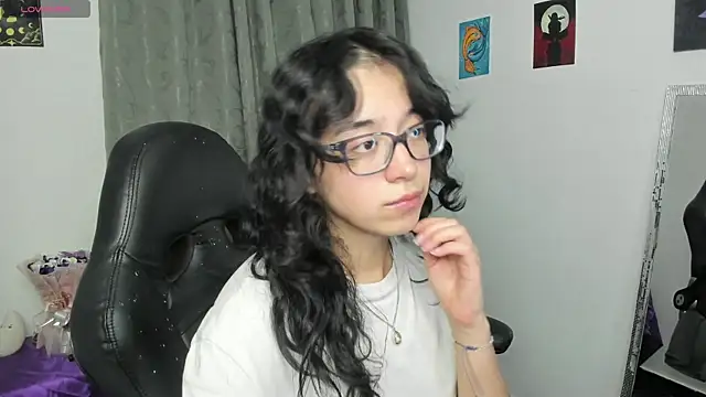 Snapshot of indra_cam chatting on 5, 6, 2026 indra cam online show from 5, 6, 2026