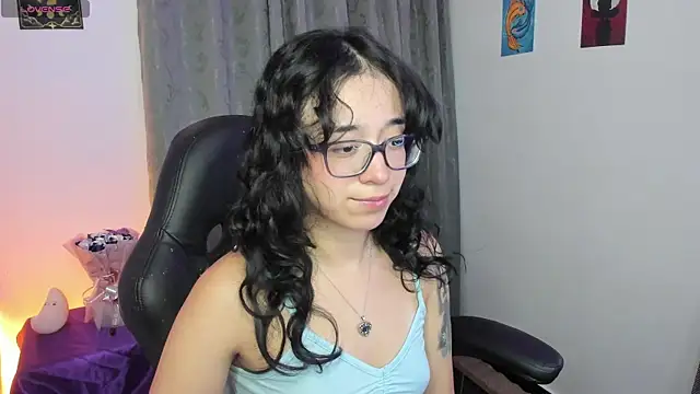 Snapshot of indra_cam chatting on 8, 6, 2026 indra cam online show from 8, 6, 2026