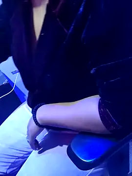 Snapshot of vadapavgirl chatting on 3, 11, 2025 vadapavgirl online show from 3, 11, 2025