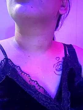 Snapshot of vadapavgirl chatting on 4, 11, 2025 vadapavgirl online show from 4, 11, 2025