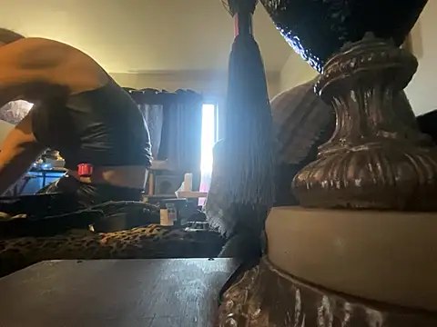 kikiwonderbar online show from 10, 1, 2026