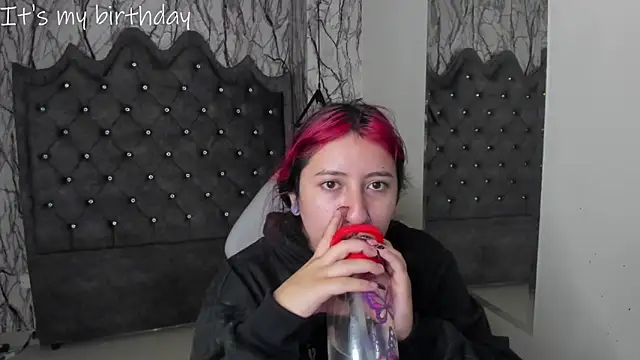 larissa01  online show from 22, 1, 2025