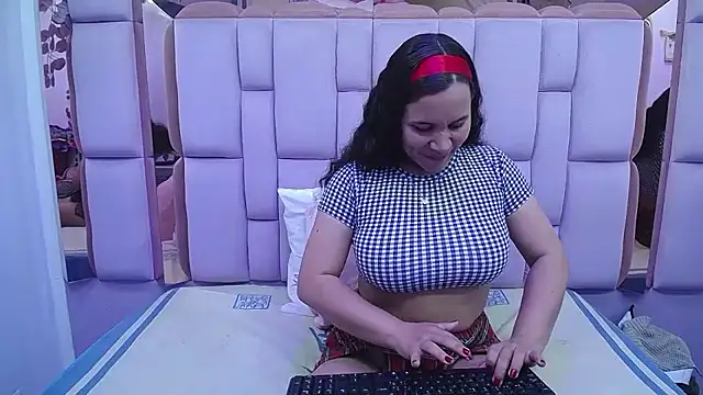 Snapshot of Saylor_Lee22 chatting on 6, 5, 2026 Saylor Lee22 online show from 6, 5, 2026