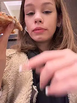 Snapshot of Street_young chatting on 14, 2, 2025 Street young online show from 14, 2, 2025