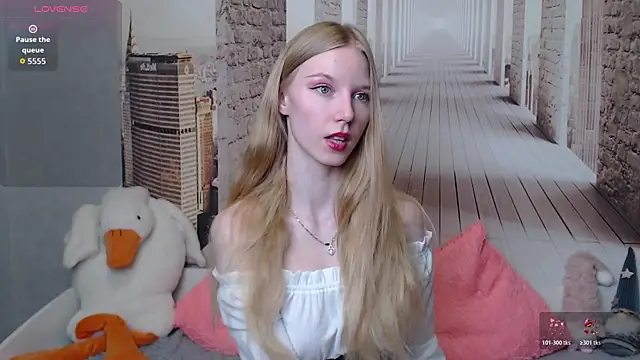 Cutieblondegirl online show from 4, 4, 2026