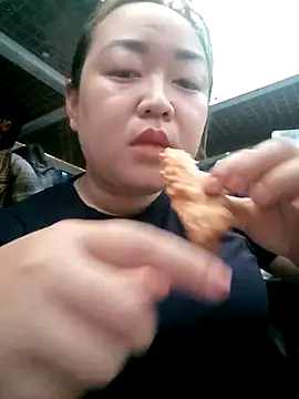 Snapshot of VyOanh2K chatting on 2, 2, 2026 VyOanh2K online show from 2, 2, 2026