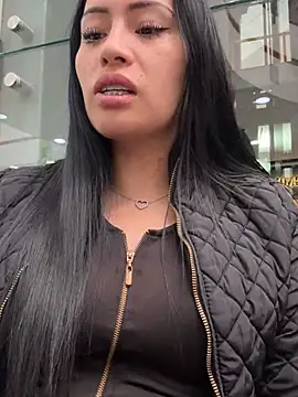 Snapshot of Sara_luna_ chatting on 6, 1, 2025 Sara luna online show from 6, 1, 2025