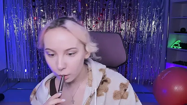 JasmineMilko online show from 19, 3, 2025