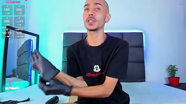 Snapshot of steven_hott8 chatting on 21, 2, 2025 steven hott8 online show from 21, 2, 2025