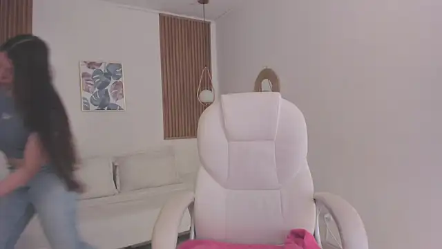 Snapshot of TiffanyWright chatting on 15, 12, 2025 TiffanyWright online show from 15, 12, 2025