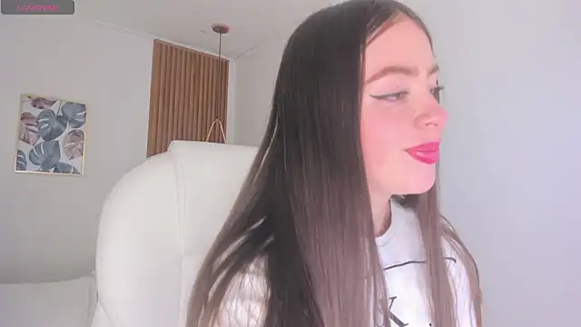 Snapshot of TiffanyWright chatting on 1, 2, 2026 TiffanyWright online show from 1, 2, 2026