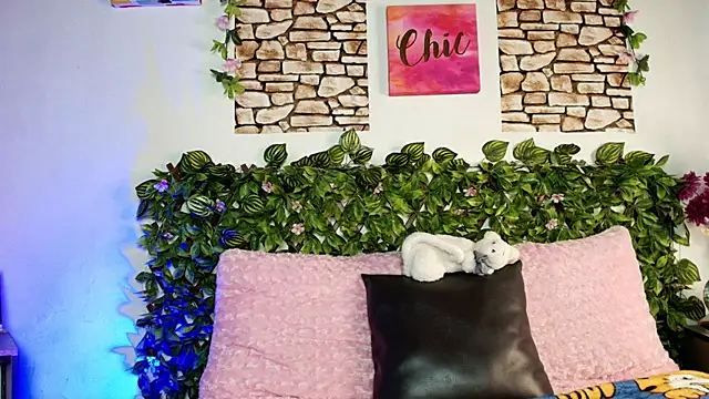 Cassie fletcher  online show from 8, 3, 2025