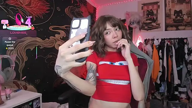 Snapshot of Alicedangerrr chatting on 5, 4, 2026 Alicedangerrr online show from 5, 4, 2026