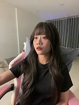 Snapshot of -rosiie- chatting on 13, 2, 2025 -rosiie- online show from 13, 2, 2025