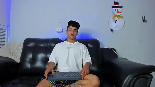 Snapshot of Rob_saenz_ chatting on 30, 12, 2024 Rob saenz online show from 30, 12, 2024