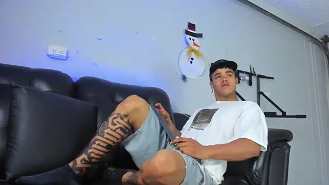 Snapshot of Rob_saenz_ chatting on 4, 1, 2025 Rob saenz online show from 4, 1, 2025