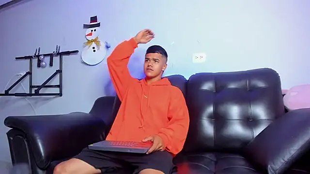 Snapshot of Rob_saenz_ chatting on 8, 1, 2025 Rob saenz online show from 8, 1, 2025