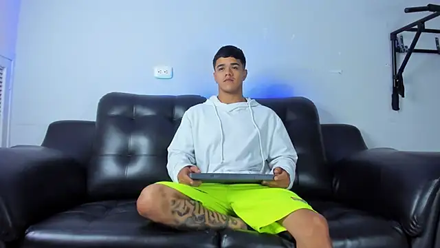 Snapshot of Rob_saenz_ chatting on 2, 2, 2025 Rob saenz online show from 2, 2, 2025