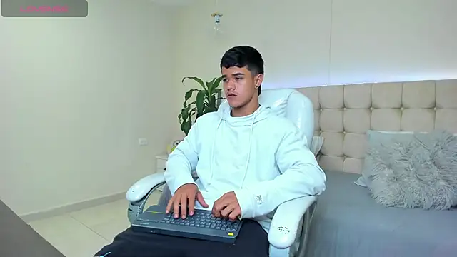 Snapshot of Rob_saenz_ chatting on 9, 2, 2025 Rob saenz online show from 9, 2, 2025