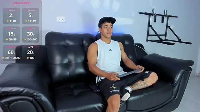 Snapshot of Rob_saenz_ chatting on 5, 3, 2025 Rob saenz online show from 5, 3, 2025