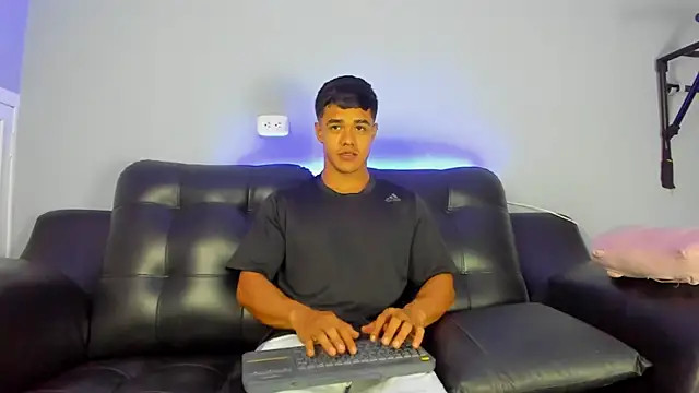 Snapshot of Rob_saenz_ chatting on 10, 3, 2025 Rob saenz online show from 10, 3, 2025