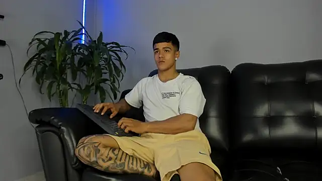 Snapshot of Rob_saenz_ chatting on 24, 9, 2025 Rob saenz online show from 24, 9, 2025