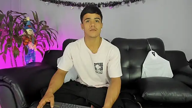 Snapshot of Rob_saenz_ chatting on 20, 10, 2025 Rob saenz online show from 20, 10, 2025