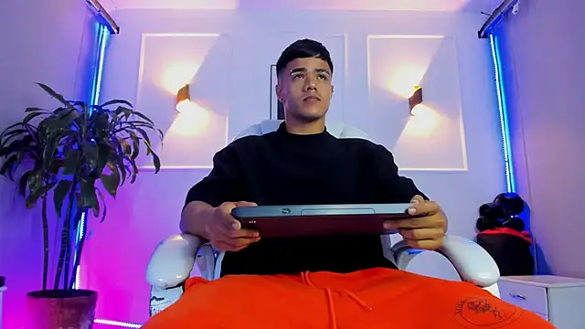 Snapshot of Rob_saenz_ chatting on 8, 11, 2025 Rob saenz online show from 8, 11, 2025