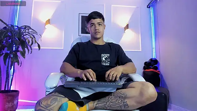 Snapshot of Rob_saenz_ chatting on 10, 11, 2025 Rob saenz online show from 10, 11, 2025