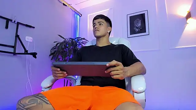 Snapshot of Rob_saenz_ chatting on 12, 11, 2025 Rob saenz online show from 12, 11, 2025