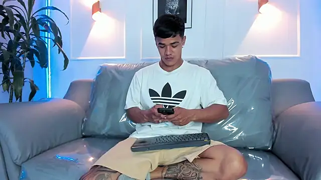 Snapshot of Rob_saenz_ chatting on 27, 11, 2025 Rob saenz online show from 27, 11, 2025