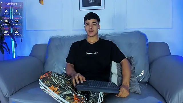 Snapshot of Rob_saenz_ chatting on 13, 1, 2026 Rob saenz online show from 13, 1, 2026