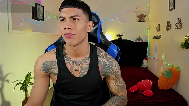 Snapshot of Damian_latinxxx chatting on 15, 2, 2026 Damian latinxxx online show from 15, 2, 2026