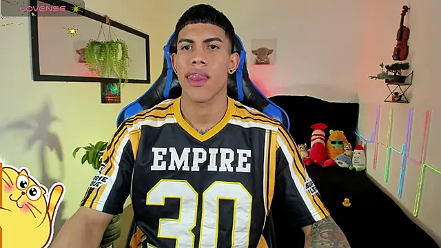 Snapshot of Damian_latinxxx chatting on 2, 3, 2026 Damian latinxxx online show from 2, 3, 2026