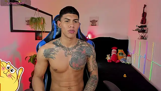 Snapshot of Damian_latinxxx chatting on 2, 3, 2026 Damian latinxxx online show from 2, 3, 2026