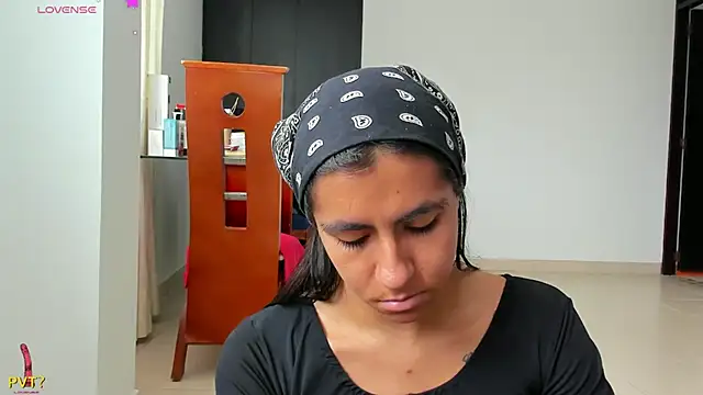 Snapshot of Kamilasalazar chatting on 14, 2, 2025 Kamilasalazar online show from 14, 2, 2025