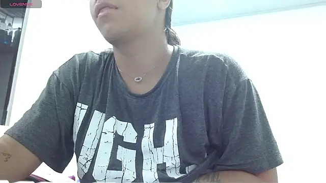 Snapshot of Kamilasalazar chatting on 15, 9, 2025 Kamilasalazar online show from 15, 9, 2025