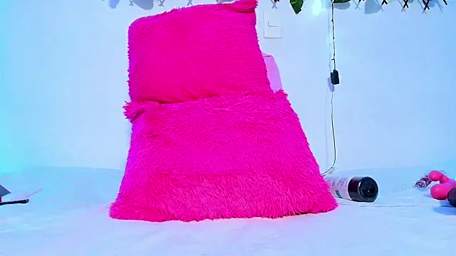 Aleesha 17 online show from 7, 12, 2024