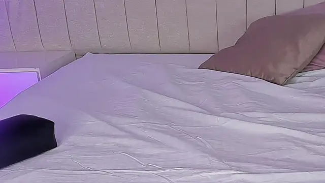 Littleolivia  online show from 13, 2, 2025