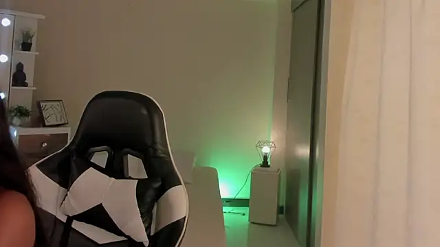 Snapshot of SavannahWildee chatting on 2, 3, 2025 SavannahWildee online show from 2, 3, 2025