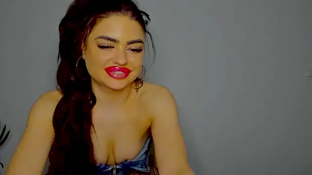 Snapshot of aishahottie chatting on 23, 12, 2024 aishahottie online show from 23, 12, 2024